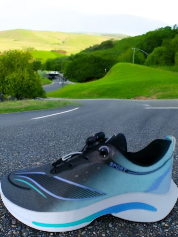“Side view of Z-Aero Drive Elite Kids Sneakers showcasing gradient fade”