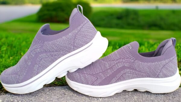 Front view of Z-Cloudkint Slip-Ons with gel sole and premium stretch-knit upper